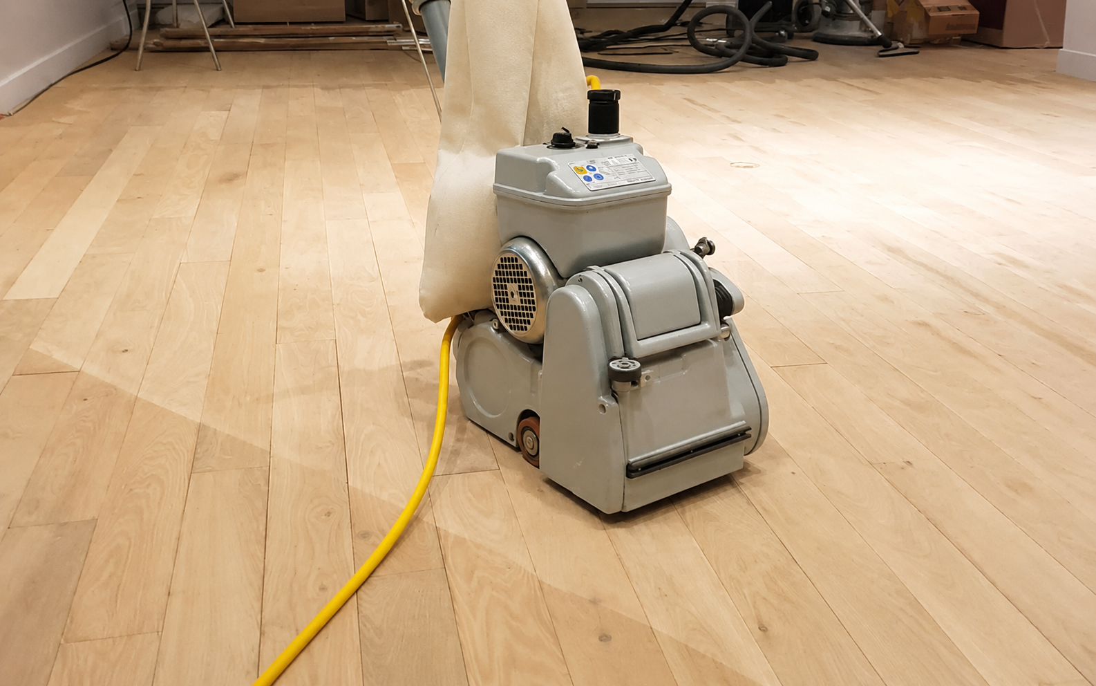 Proceso de restauración de piso de madera